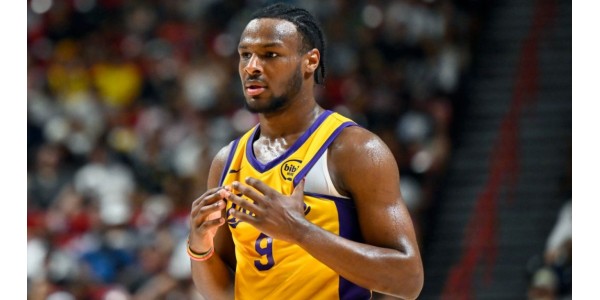 LeBron James hace realidad su idea de tocar en el mismo escenario que su hijo LeBron James hace realidad su idea de tocar en el mismo escenario que su hijo